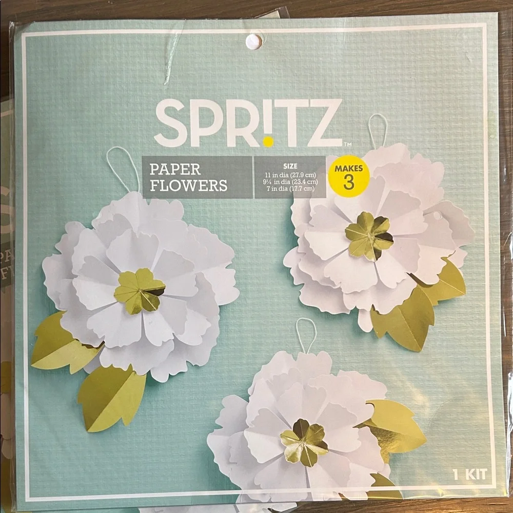 NWT 3 Pack Spritz Paper Flowers Kit